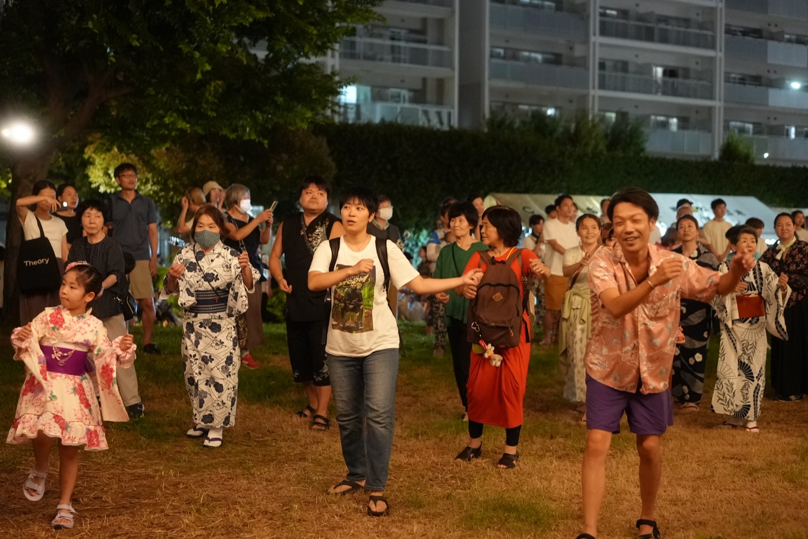 盆踊りの輪