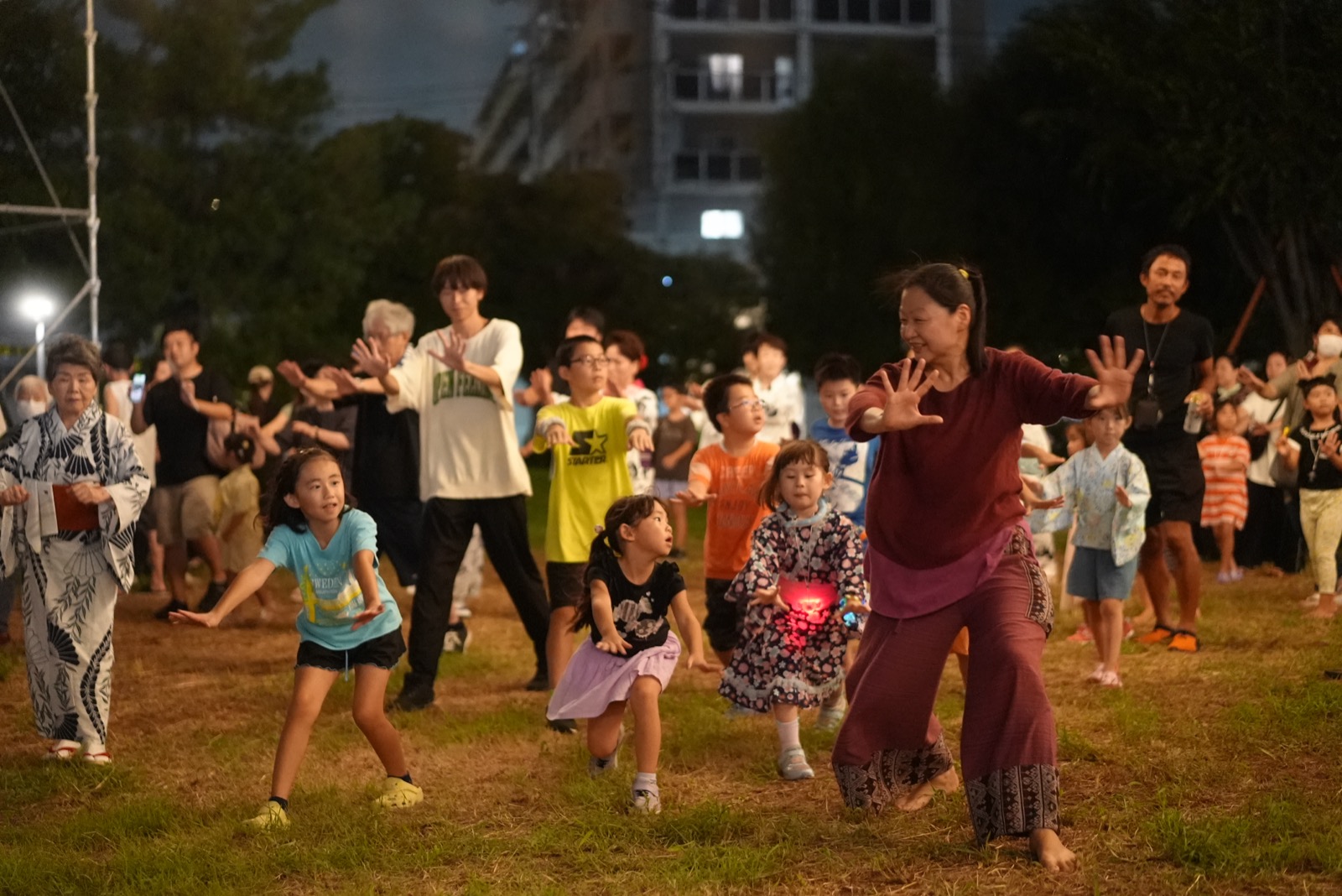 盆踊りの輪2